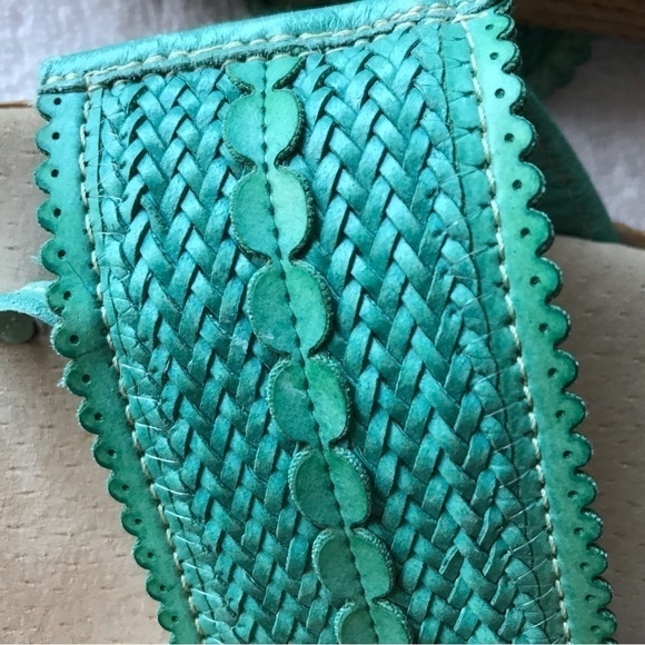 Sbicca hand made, slide on thong sandals with small wedge sole. Green. Size 10. - Picture 3 of 8